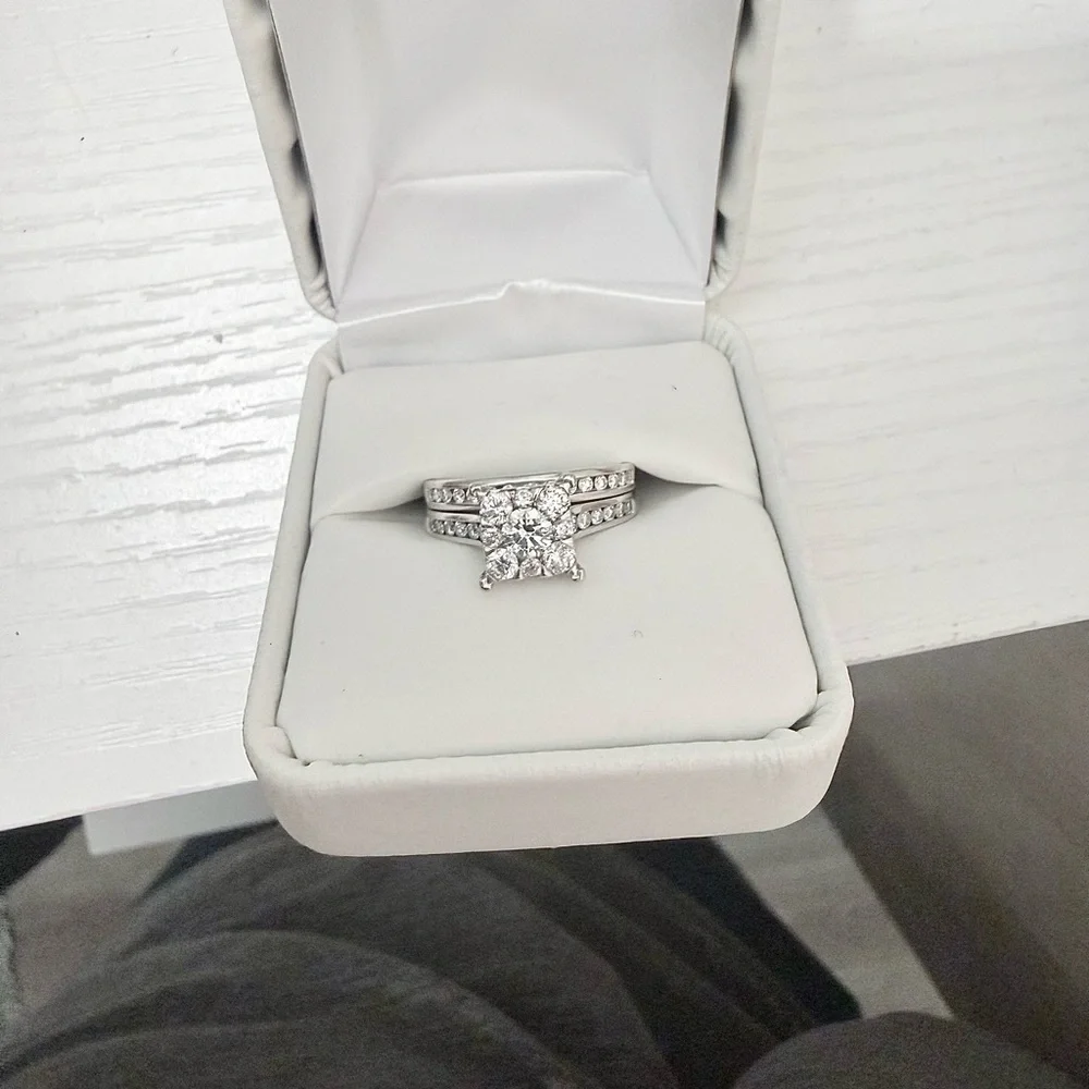 Elegant Silver Women's Ring Set- SOLD - Picture 1 of 3